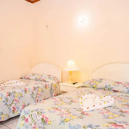 Shields Negril Villas Room photo