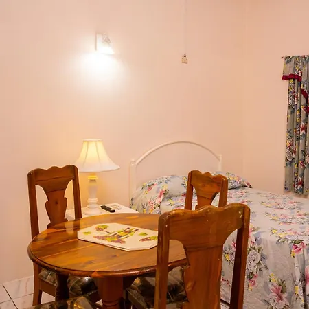 Shields Negril Villas Room photo