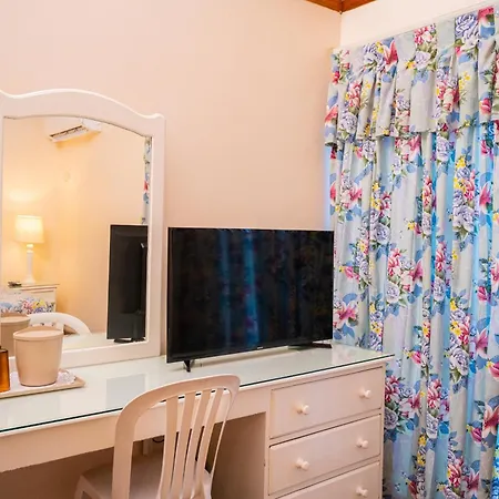 Shields Negril Villas Room photo